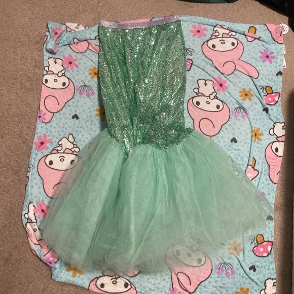 Dresses & Skirts - Strapless Green Sequin Dress